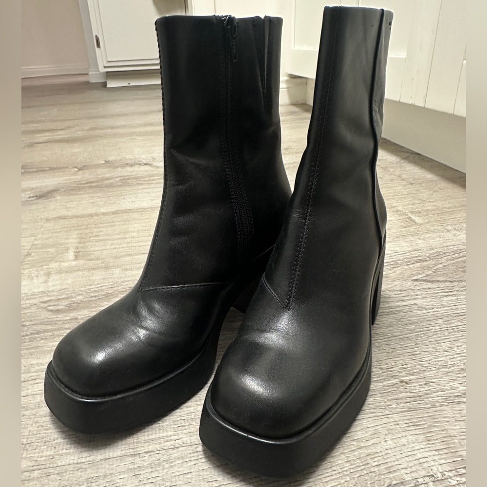 SOLD: Vagabond Dorah